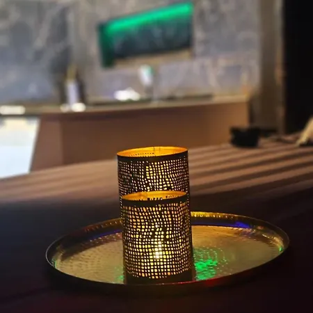 شقة Avec